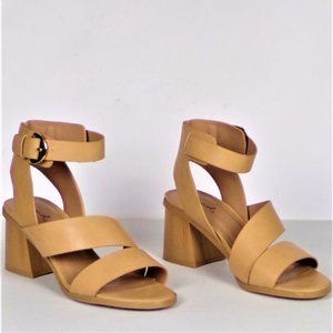 QUPID size 7 beige high-heel strappy sandals simulated wood-grain heels
